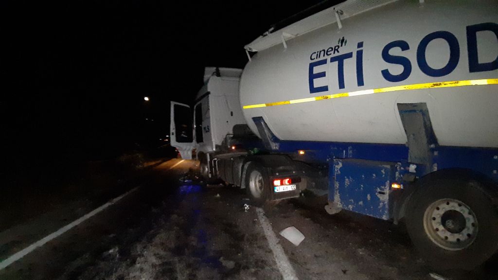 BOLU'DA TIR İLE OTOMOBİL ÇARPIŞTI: 1 ÖLÜ