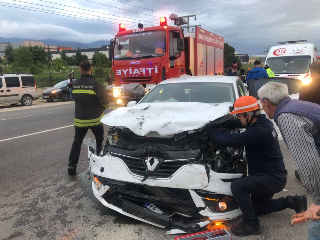 BOLU’DA ZİNCİRLEME KAZA: 7 YARALI