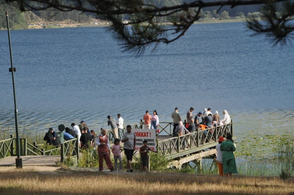 BOLU’NUN  DOĞA HARİKASINDA TATİLCİ YOĞUNLUĞU