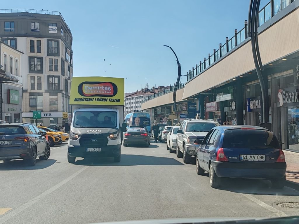 BOLU’NUN KANAYAN YARASI İKİLİ PARKLANMALAR… BU YOLA BİR ÇÖZÜM BULUNMALI…