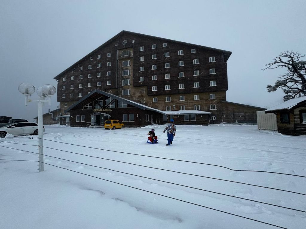 BOLU'NUN YÜKSEKLERİNDE KAR YAĞIŞI BAŞLADI...
