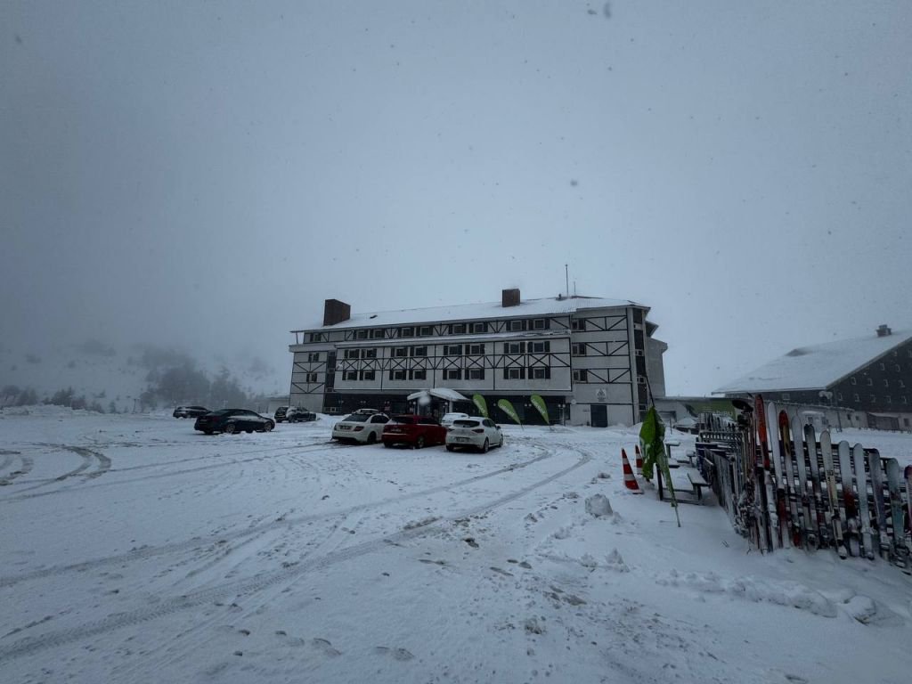 BOLU'NUN YÜKSEKLERİNDE KAR YAĞIŞI BAŞLADI...