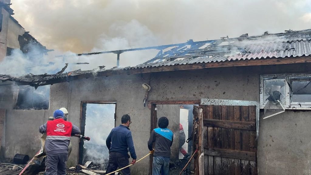 ÇAYDURT'TA BÜYÜK YANGIN! İŞTE DETAYLAR...