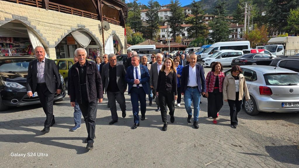 CHP BOLU ÖRGÜTÜNDE KILIÇLAR ÇEKİLDİ