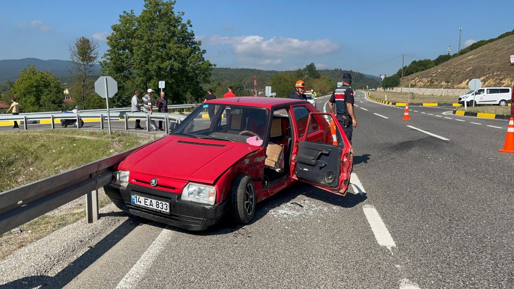 D-100’DE İKİ OTOMOBİL ÇARPIŞTI: 1 YARALI