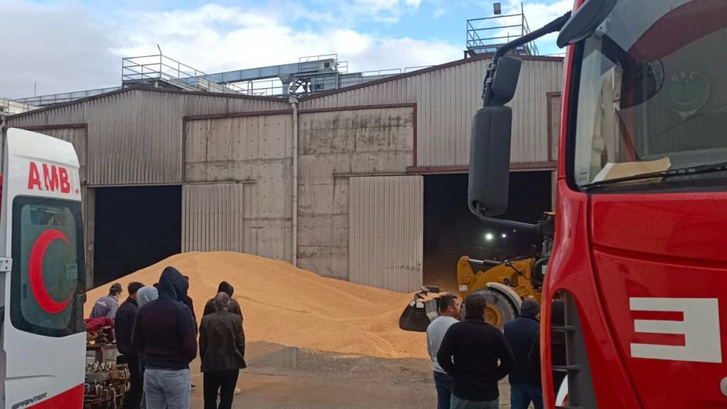 FECİ İŞ KAZASI: TONLARCA MISIRIN ALTINDA KALAN İŞÇİ ÖLDÜ