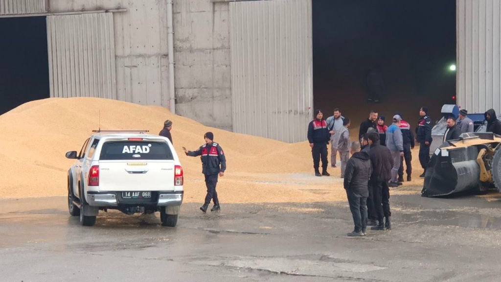 FECİ İŞ KAZASI: TONLARCA MISIRIN ALTINDA KALAN İŞÇİ ÖLDÜ