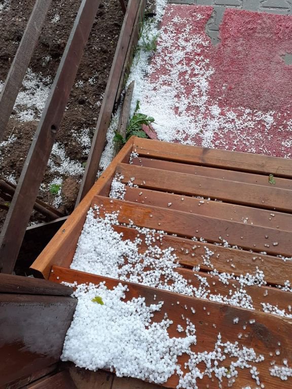 FINDIK GİBİ DOLU YAĞDI