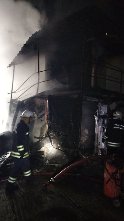 GECE SAATLERİNDE KORKUTAN YANGIN