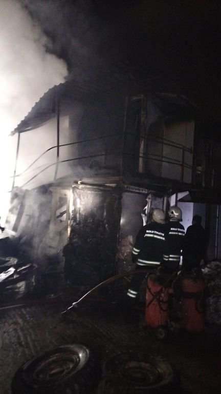 GECE SAATLERİNDE KORKUTAN YANGIN