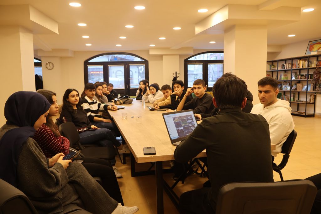 GELECEĞİN GAZETECİLERİ YETİŞİYOR… İLK ADIM SOSYAL MEDYA YÖNETİMİ…