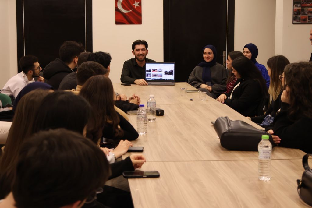 GELECEĞİN GAZETECİLERİ YETİŞİYOR… İLK ADIM SOSYAL MEDYA YÖNETİMİ…