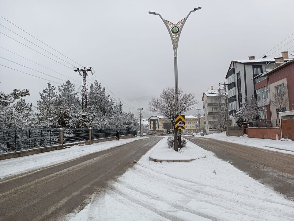 GEREDE BEYAZ ÖRTÜYLE KAPLANDI