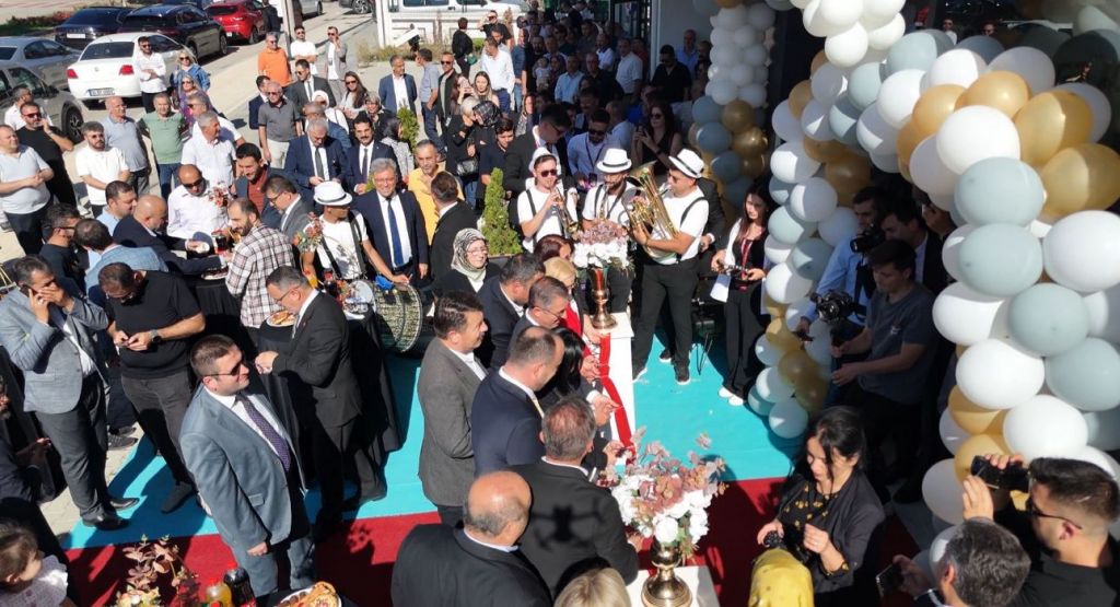 GÜLER EMLAK GÖRKEMLİ BİR TÖRENLE AÇILDI