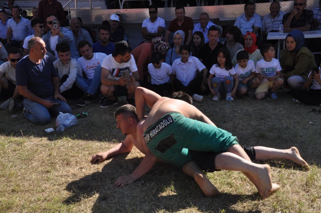 HACET BAYRAMINDA  İPLER GERİLDİ... JANDARMA KAVGAYI ÖNLEDİ