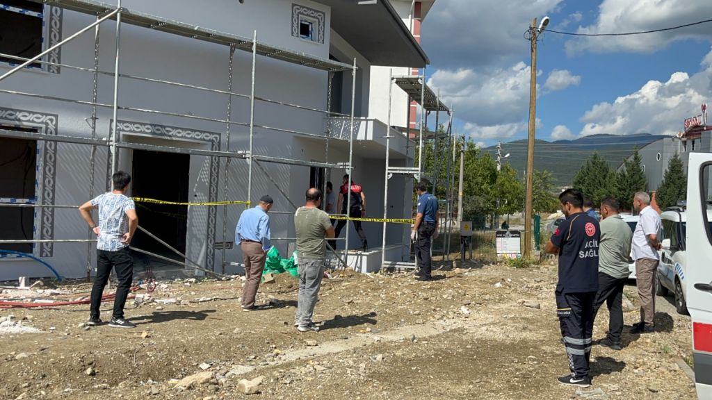 İNŞAATTA ÇALIŞAN 55 YAŞINDAKİ İŞÇİ ÖLÜ BULUNDU
