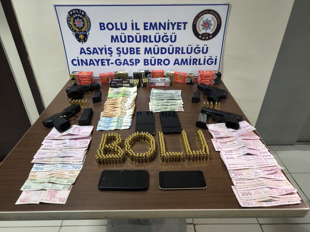 İŞ ADAMINI OTOMOBİLİNE BİNDİĞİ SIRADA GASP ETTİLER