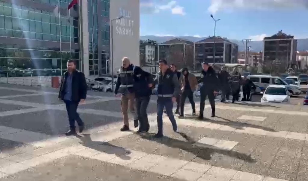 İŞ ADAMINI OTOMOBİLİNE BİNDİĞİ SIRADA GASP ETTİLER