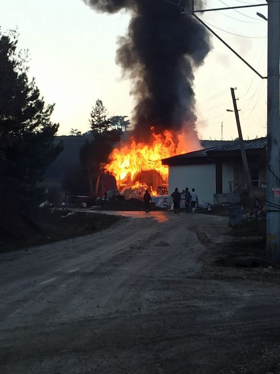 İŞÇİLERİN KALDIĞI MÜŞTEMİLAT KÜLE DÖNDÜ