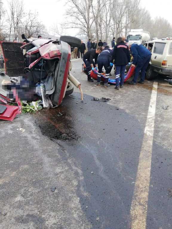 KATLİAM GİBİ KAZA... 3 ÖLÜ 3 YARALI