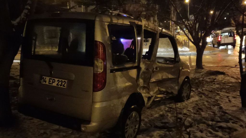 KAYGANLAŞAN ZEMİNDE FECİ KAZA...