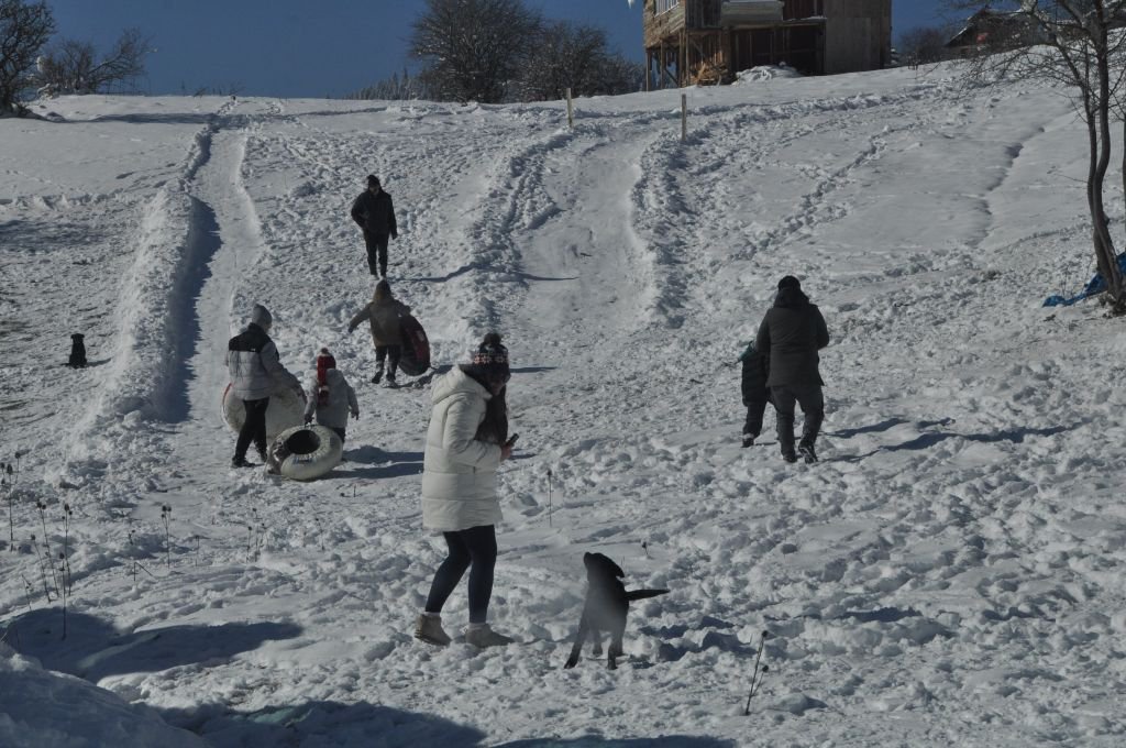 KIŞIN TADI ABANT'TA ÇIKARILIYOR... KAR, GÜNEŞ, MANZARA VE EĞLENCE ABANT'TA...