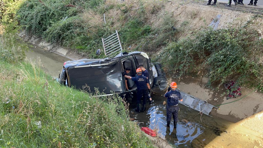 KONTROLDEN ÇIKAN ARAÇ KÖPRÜDEN  UÇTU: 1 ÖLÜ, 1 YARALI