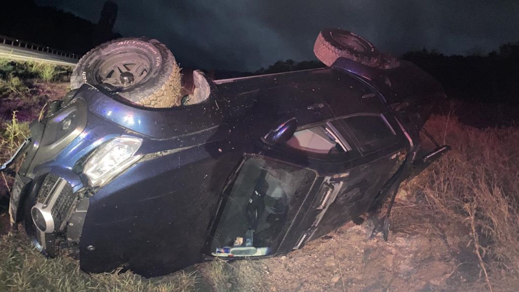 KONTROLDEN ÇIKAN CİP ŞARAMPOLE DEVRİLDİ: 1 YARALI