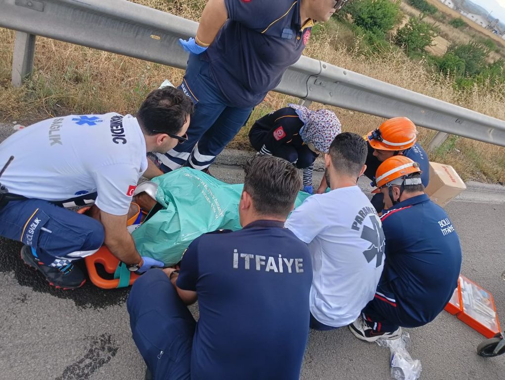 KONTROLDEN ÇIKAN KAMYONET DEVRİLDİ