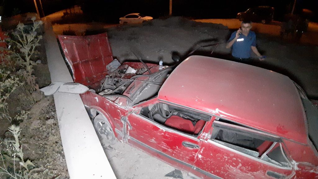 KONTROLDEN ÇIKAN OTOMOBİL DUVARA ÇARPTI.. 1 ÖLÜ