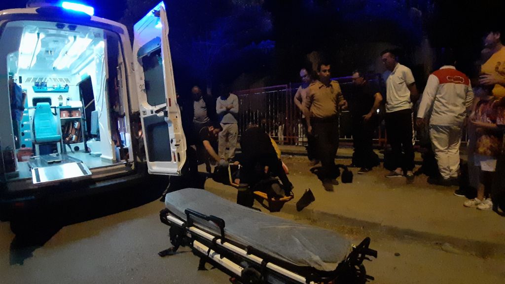 KÖPEĞE ÇARPAN MOTOSİKLET DEVRİLDİ, SÜRÜCÜ YARALANDI