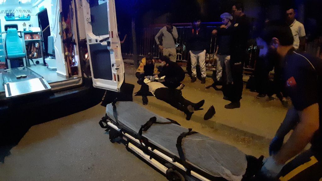 KÖPEĞE ÇARPAN MOTOSİKLET DEVRİLDİ, SÜRÜCÜ YARALANDI