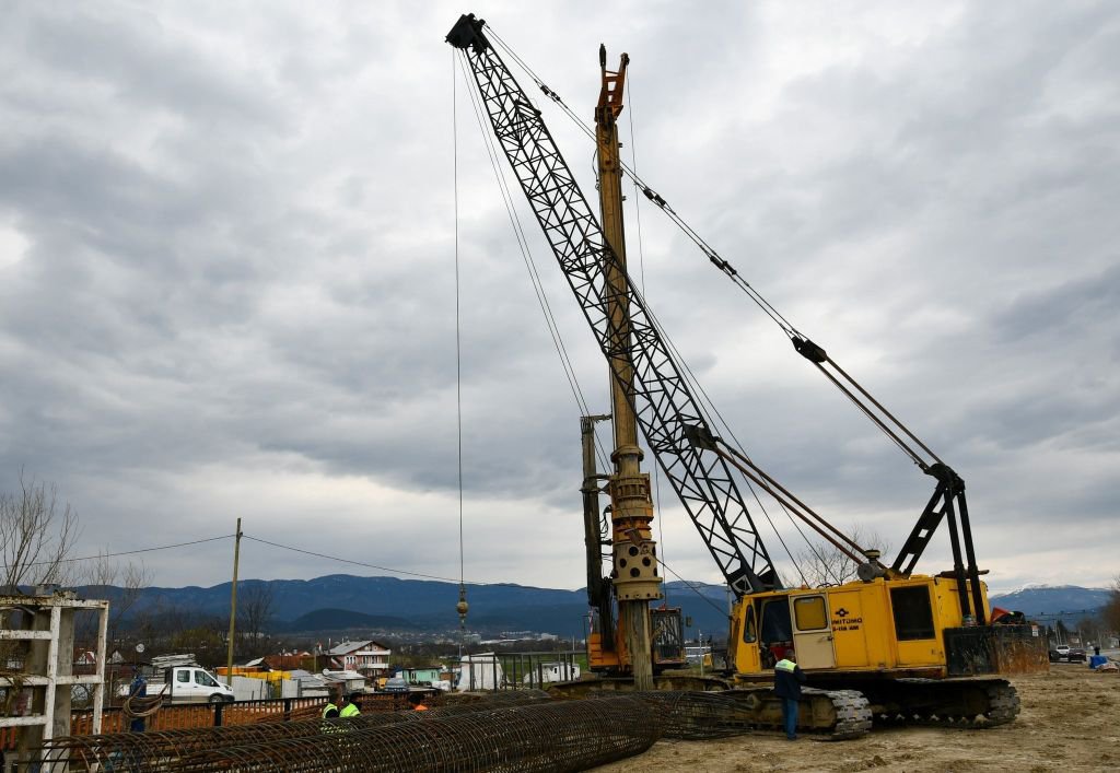 KÖPRÜ YAPIMINDA ÇALIŞMALAR BÜYÜK ÖLÇÜDE TAMAMLANDI