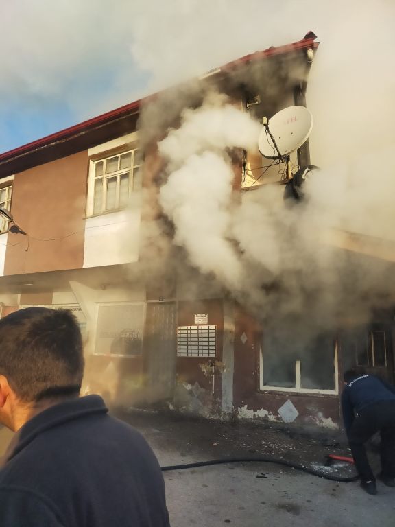 LASTİKÇİDE ÇIKAN YANGIN KORKUTTU