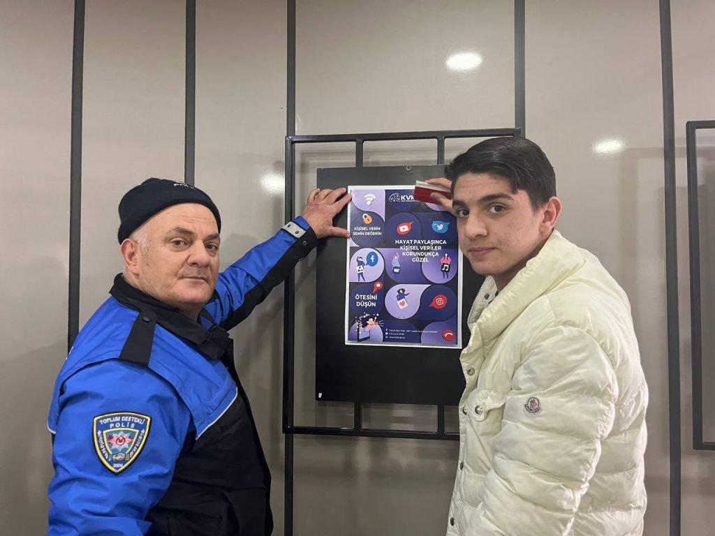 LİSE ÖĞRENCİLERİ VE POLİS İŞ BİRLİĞİ YAPTI... DOLANDIRICILIĞA GEÇİT YOK!