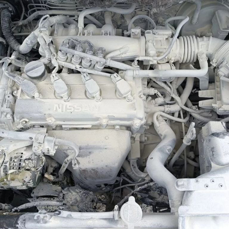 MOTOR KISMINDAN ALEV ALAN CİP, SÜRÜCÜSÜNÜN MÜDAHALESİYLE YANMAKTAN KURTULDU