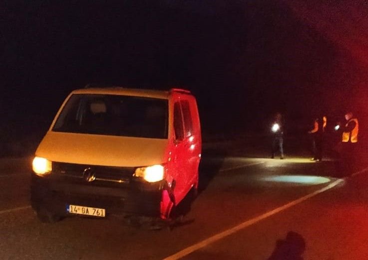 MOTOSİKLET İLE PANELVAN ÇARPIŞTI... ÖLÜMÜN EŞİĞİNDEN DÖNDÜLER