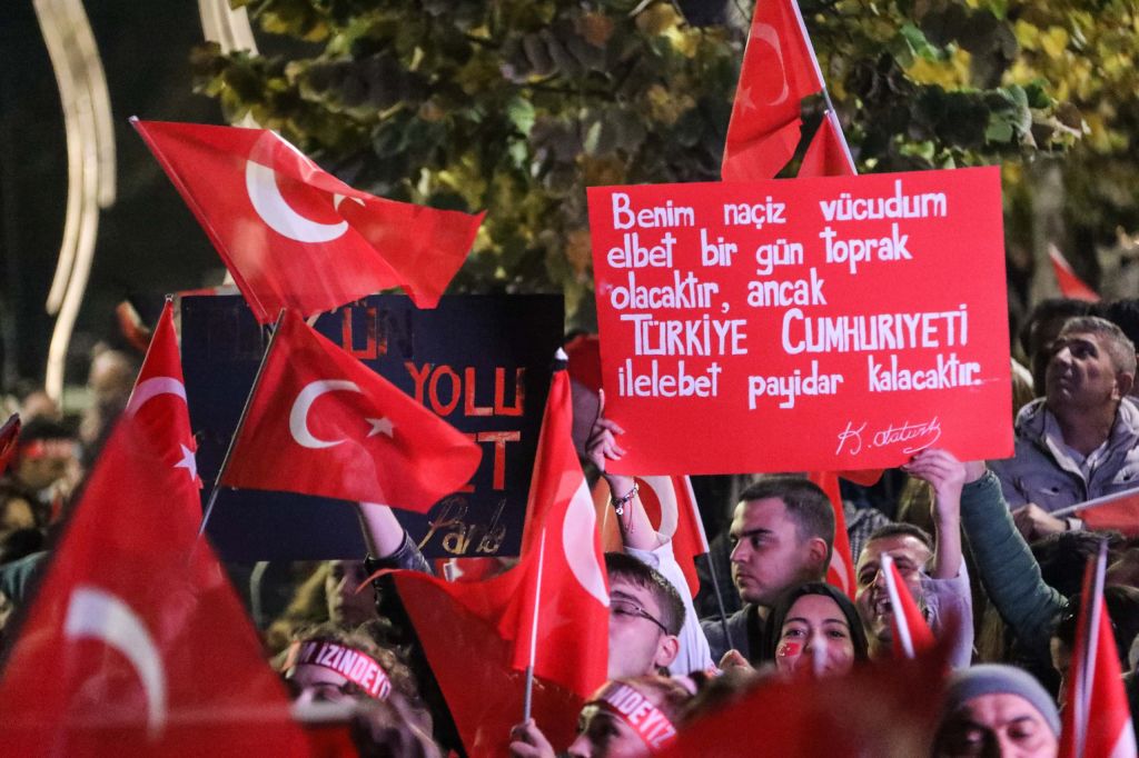 ON BİNLER CUMHURİYETİN 101. YILINI COŞKUYLA KUTLADI