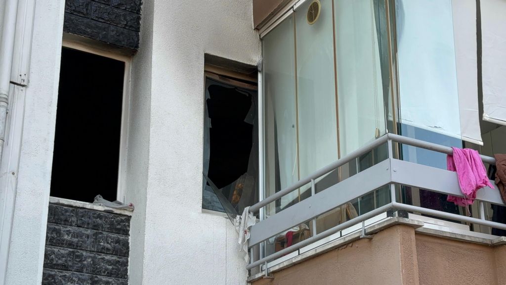 OTİZMLİ ÇOCUK  EVİ YAKTI