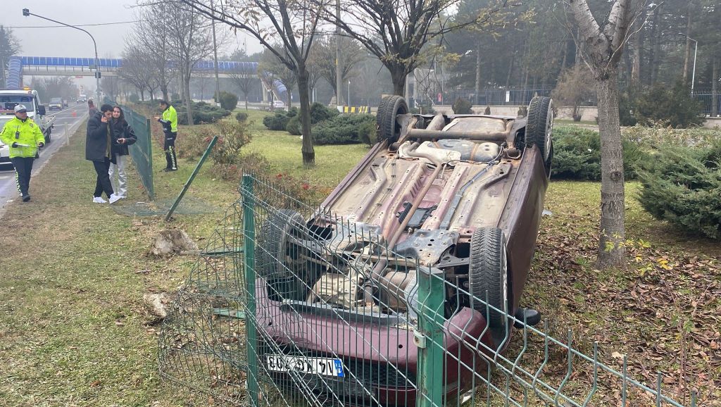 OTOMOBİL TAKLA  ATTI: BURUNLARI  BİLE  KANAMADI