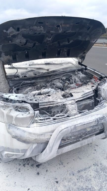 OTOYOLDA BİRDEN ALEV ALDI