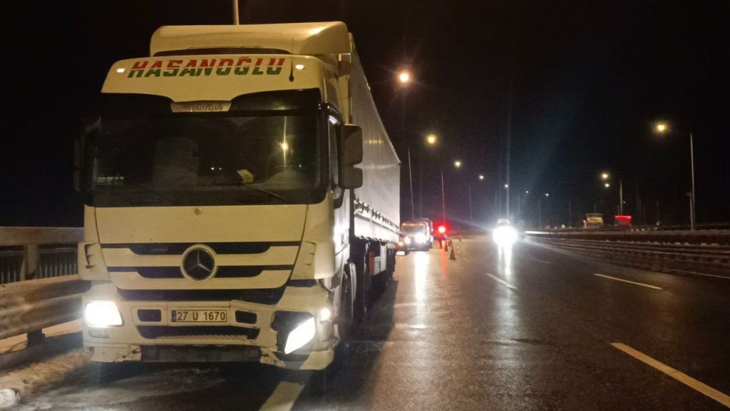 OTOYOLDA DİREKSİYON BAŞINDA KALP KRİZİ GEÇİRDİ