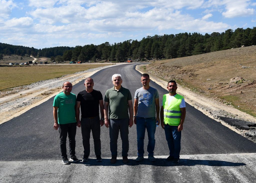 ÖZEL İDARE KENDİ ÜRETTİĞİ ASFALTLA YOL YAPMAYA BAŞLADI