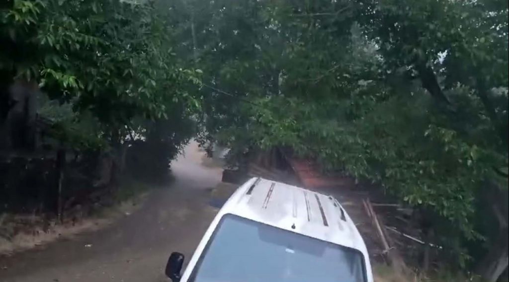 ŞİDDETLİ YAĞIŞ DERELERİ TAŞIRDI