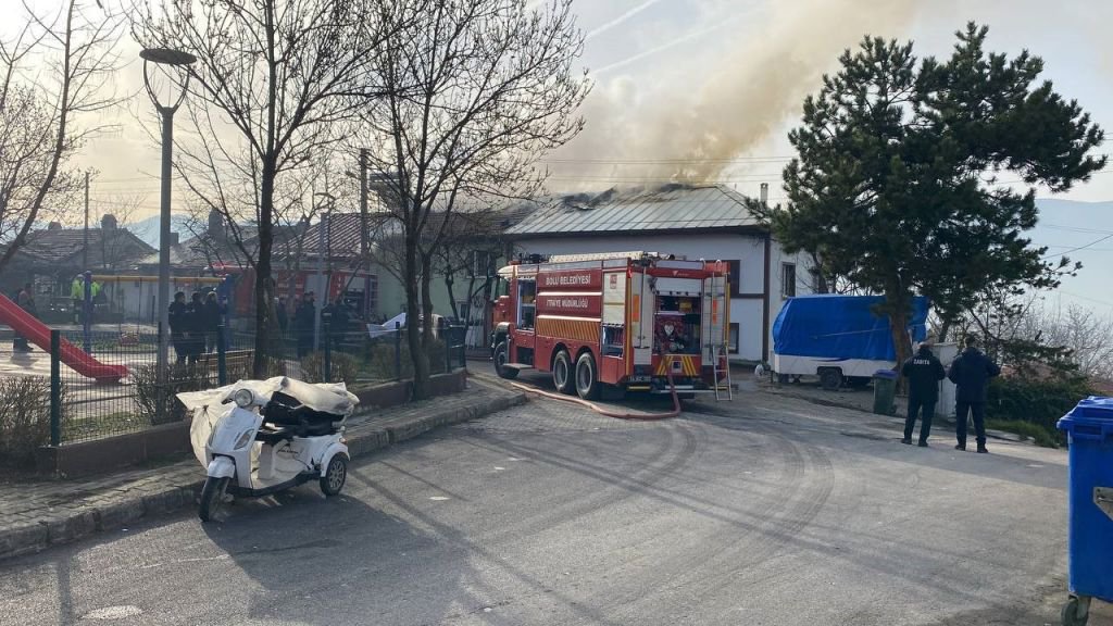 SÖNMEYEN KÖMÜR KOVASI 3 EVİ ALEV ALEV YAKTI