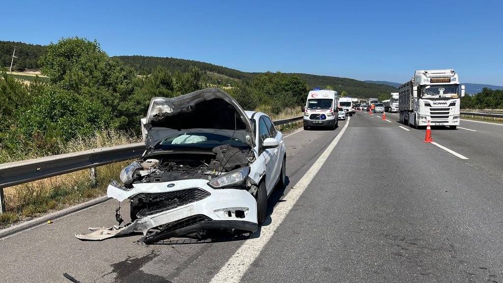 TEM’DE ALKOLLÜ SÜRÜCÜ ORTALIĞI BİRBİRİNE KATTI