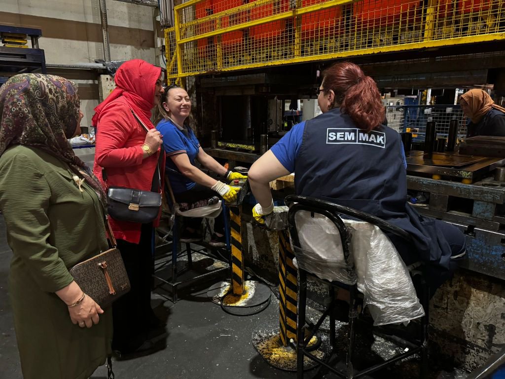 TİŞAD KADIN KOLLARI BAŞKANI KADER TUT İŞLER’DEN SEM- MAK’A ZİYARET