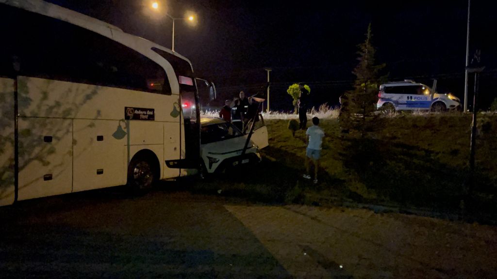 UYUYAKALAN SÜRÜCÜ YOLDAN ÇIKTI... OTOPARKA DALDI