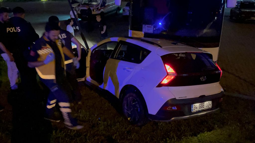 UYUYAKALAN SÜRÜCÜ YOLDAN ÇIKTI... OTOPARKA DALDI