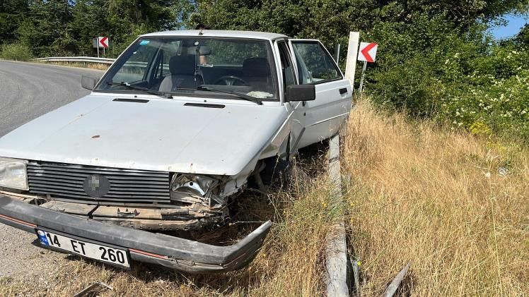 VİRAJI  ALAMAYAN  OTOMOBİL BARİYERLERE ÇARPTI: 1 YARALI